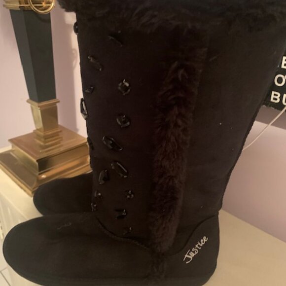 NWOT - Women's Black Boots! - Picture 2 of 7